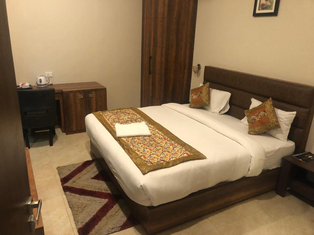 Hotel Radiance Courtyard Benares Buitenkant foto