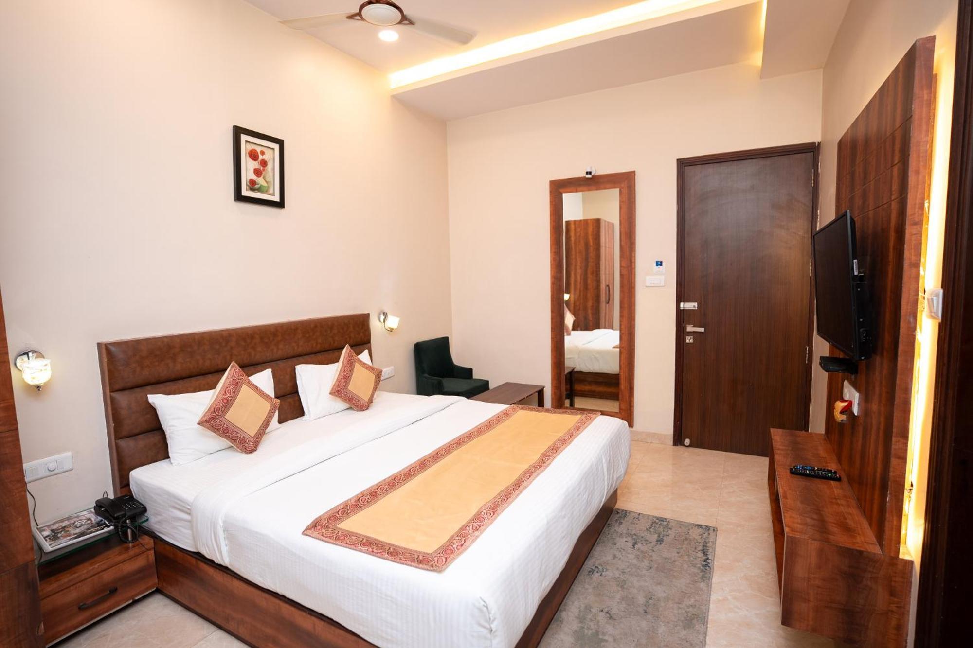 Hotel Radiance Courtyard Benares Buitenkant foto