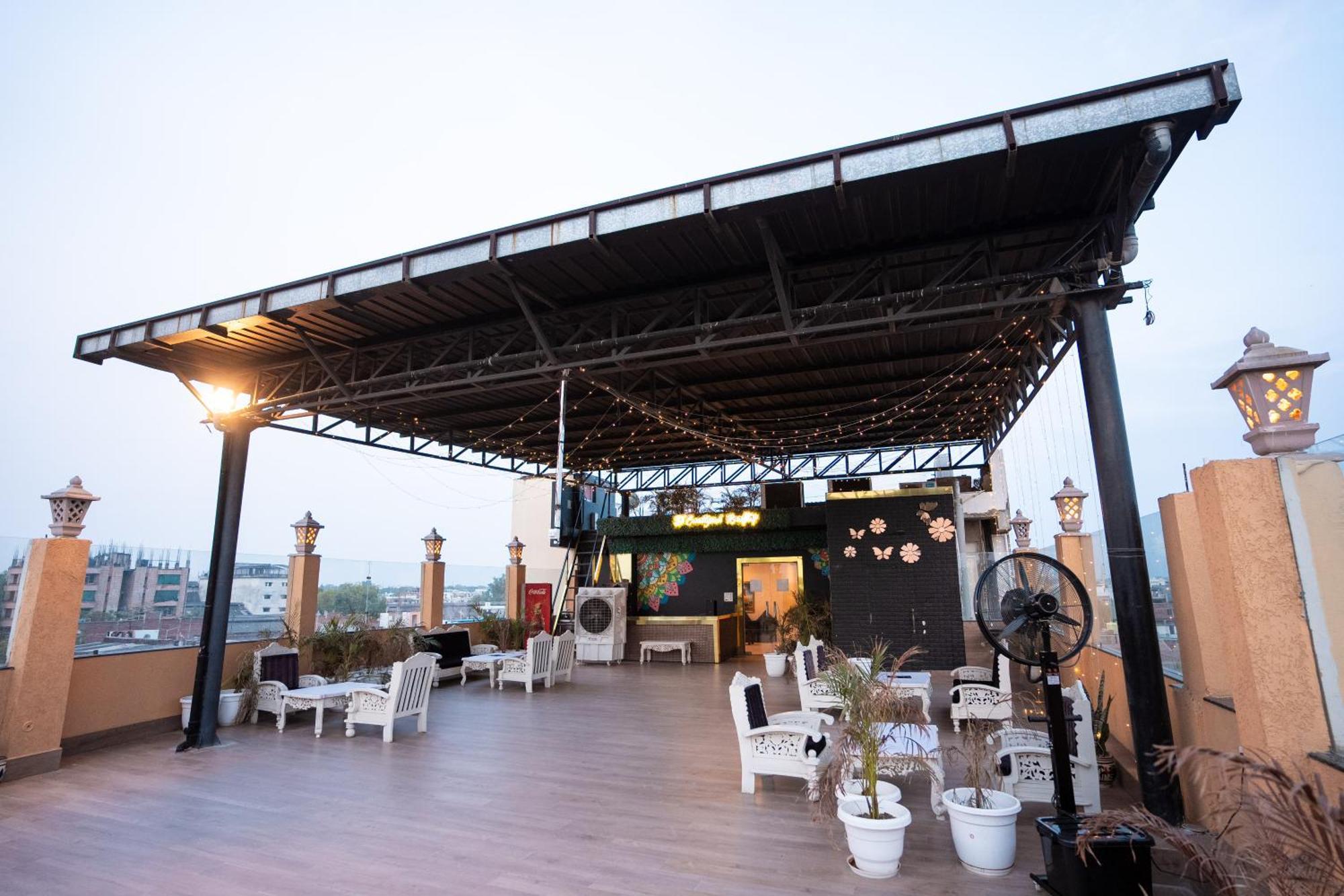Hotel Radiance Courtyard Benares Buitenkant foto