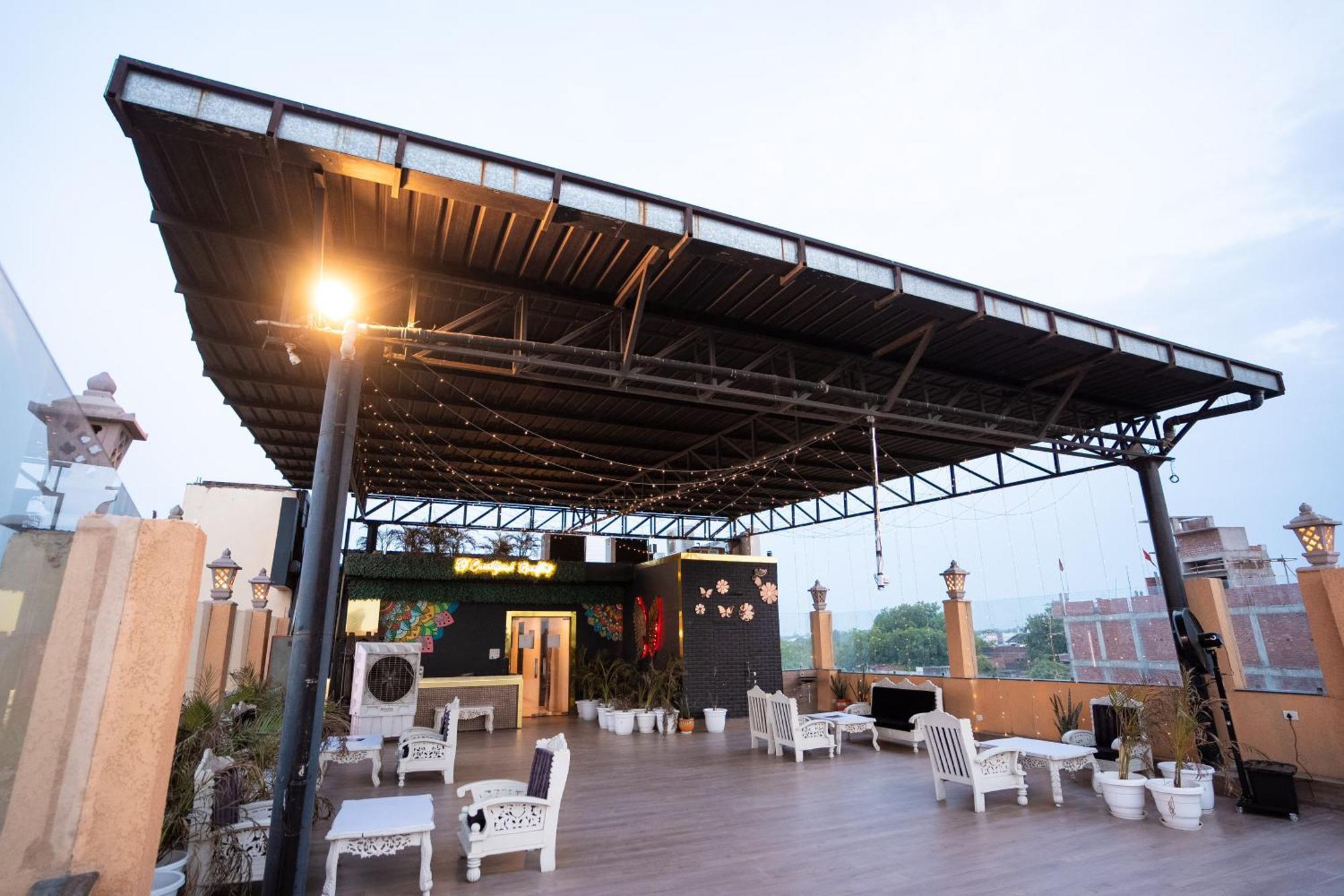 Hotel Radiance Courtyard Benares Buitenkant foto