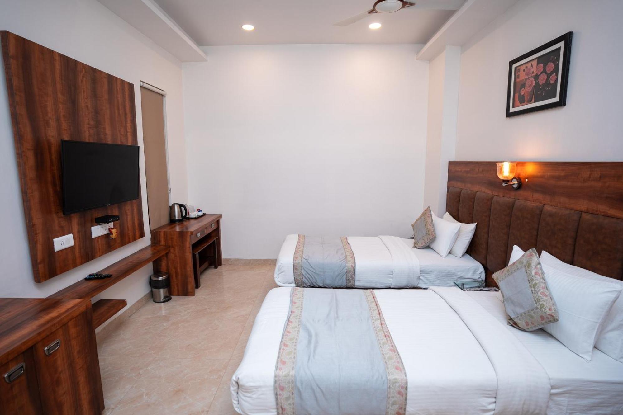 Hotel Radiance Courtyard Benares Buitenkant foto