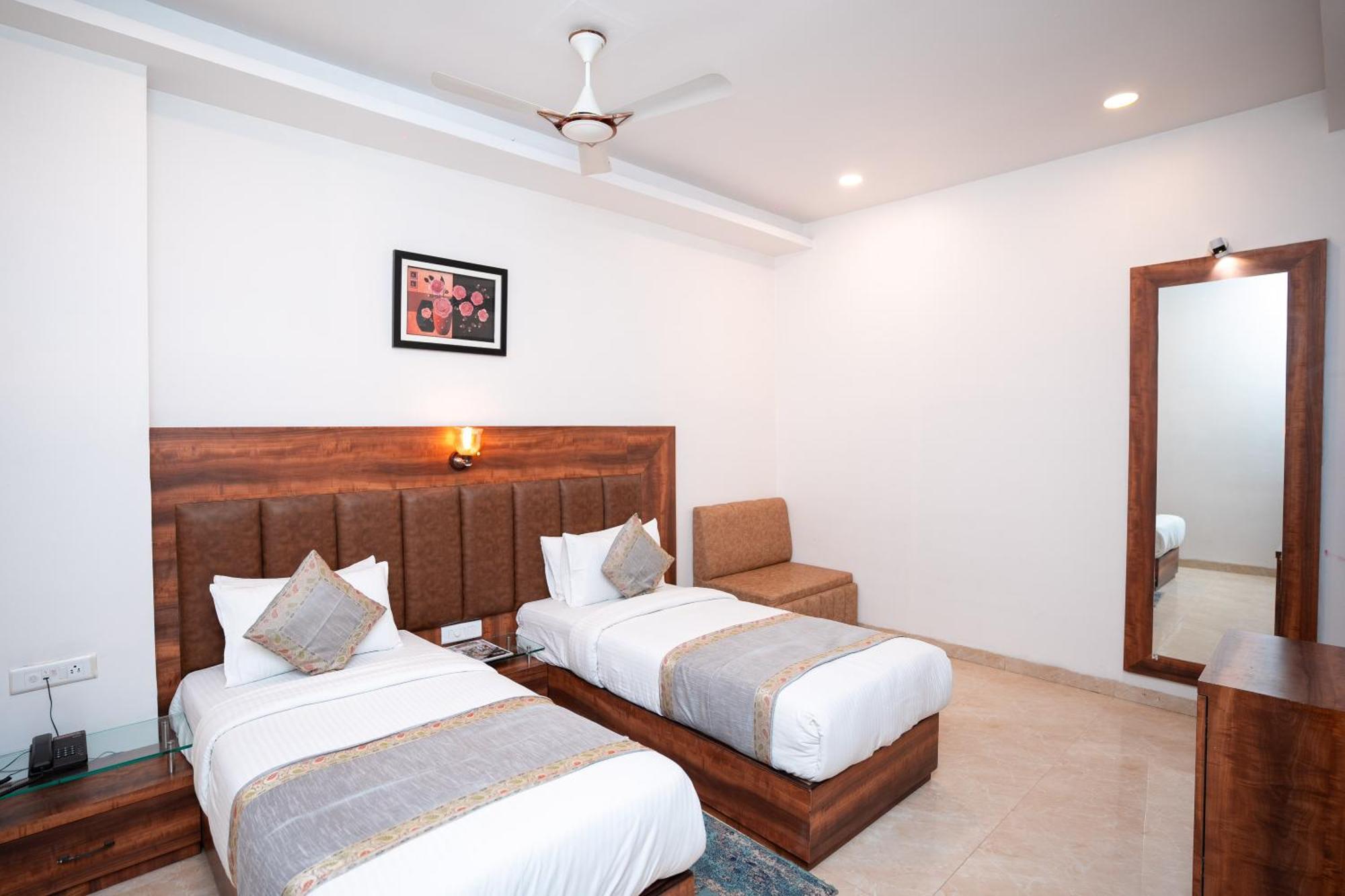 Hotel Radiance Courtyard Benares Buitenkant foto