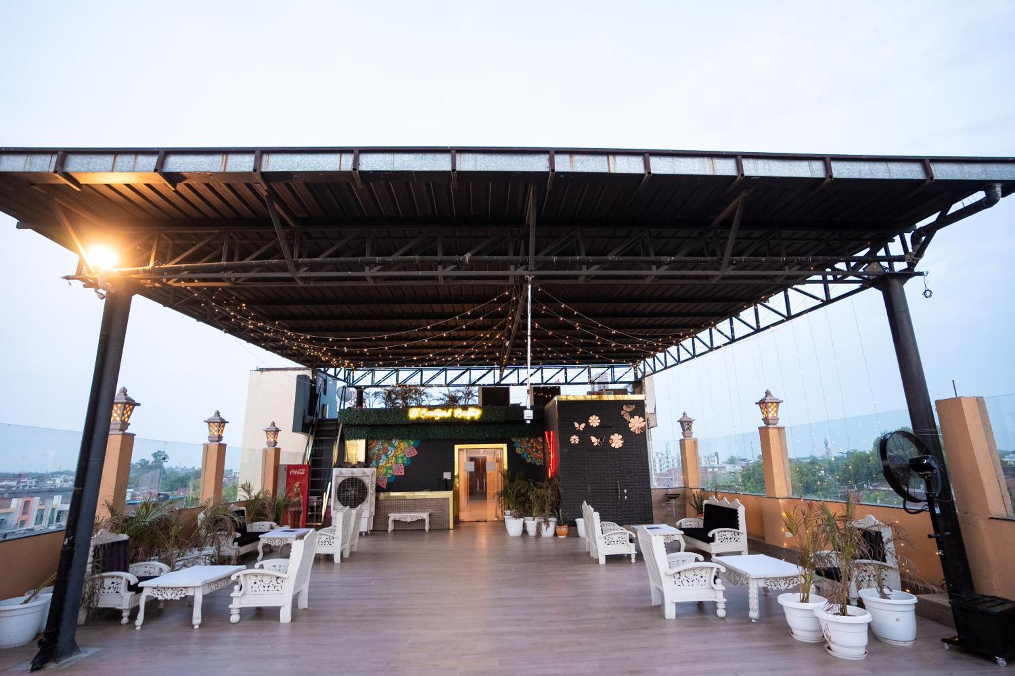 Hotel Radiance Courtyard Benares Buitenkant foto