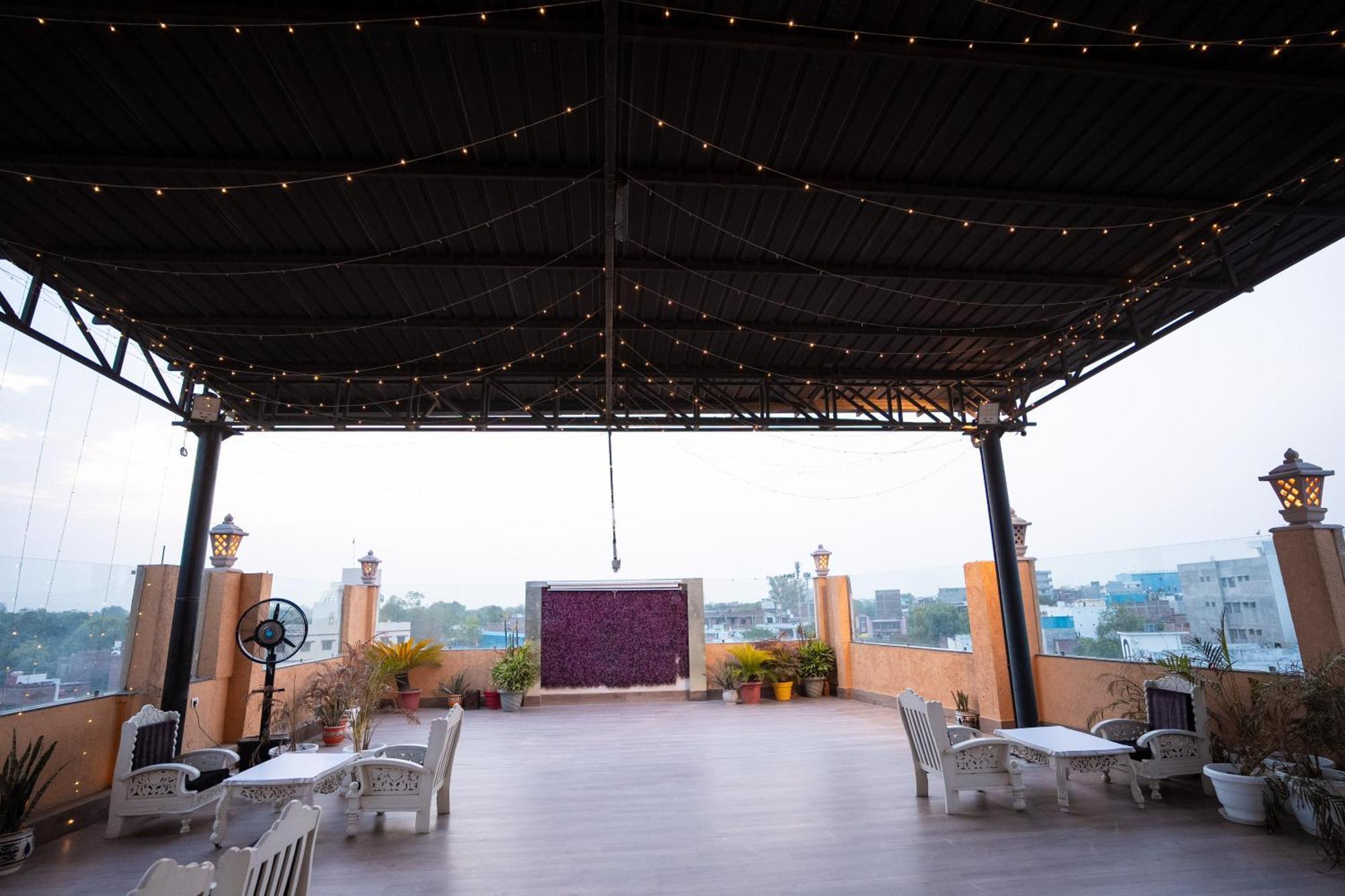 Hotel Radiance Courtyard Benares Buitenkant foto