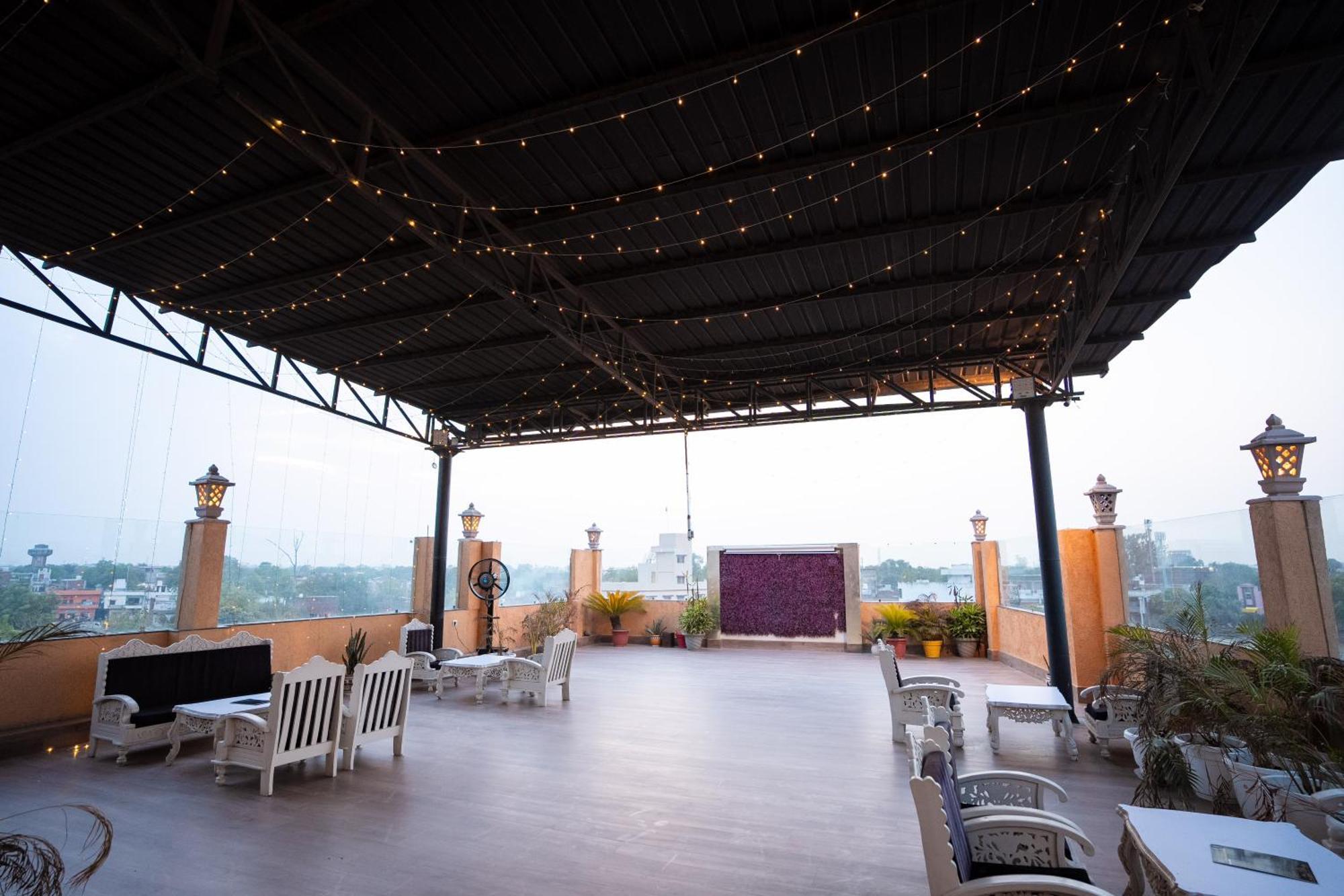 Hotel Radiance Courtyard Benares Buitenkant foto